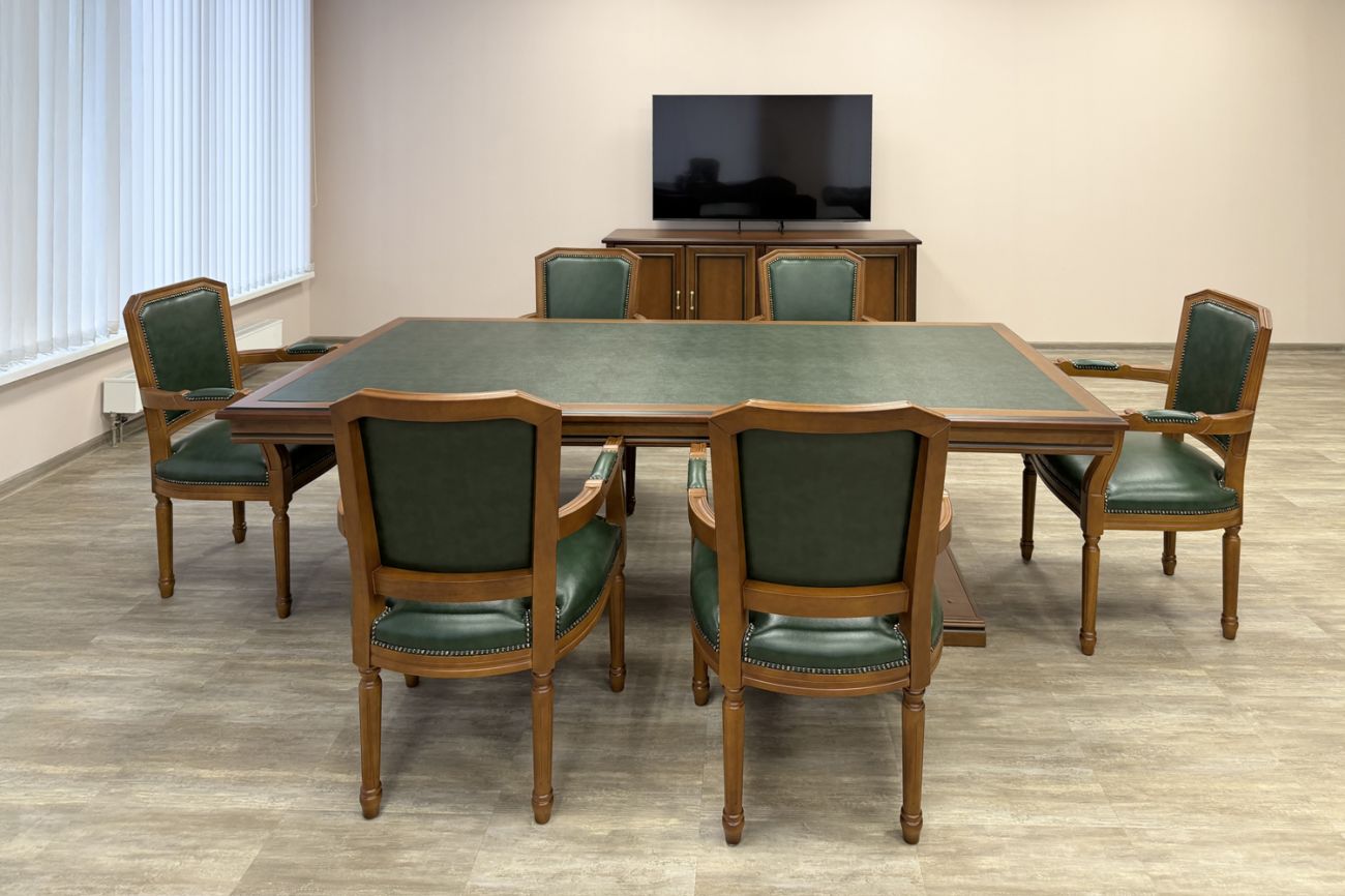 Мебель в офис для компании Крупное авиационное предприятие